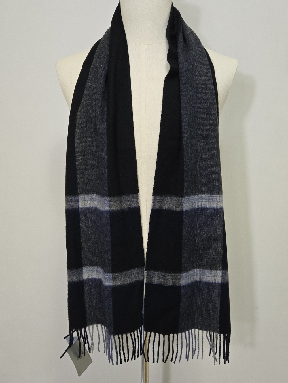 Hickey Freeman Plaid Cashmere and Wool Fringe Scarf Mens Black Gray Blue - Picture 2 of 12